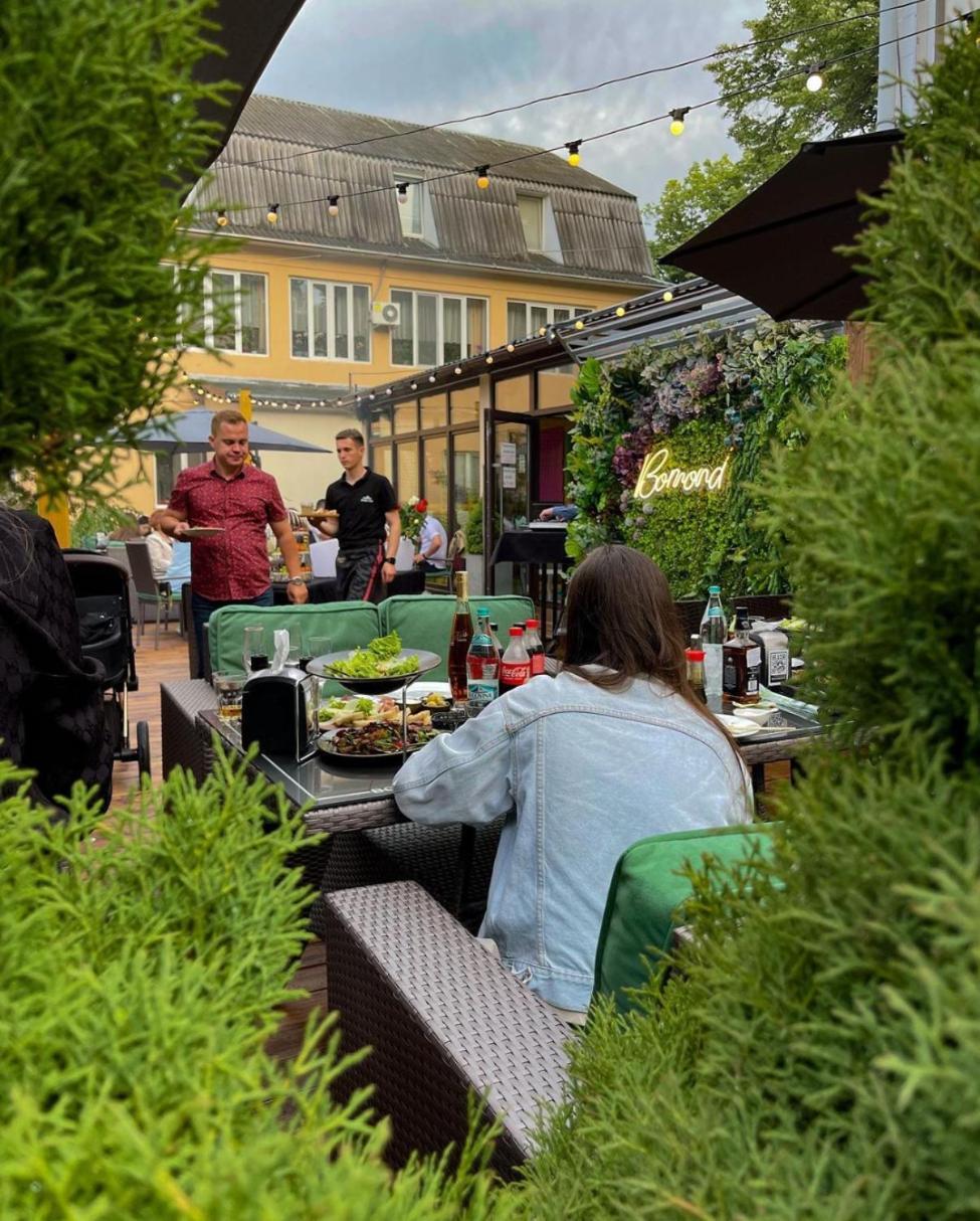 Vila Bomond Hotell Edinet Exteriör bild