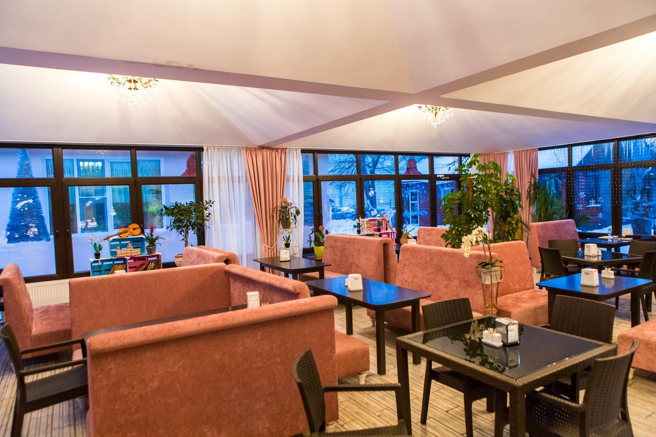 Vila Bomond Hotell Edinet Exteriör bild