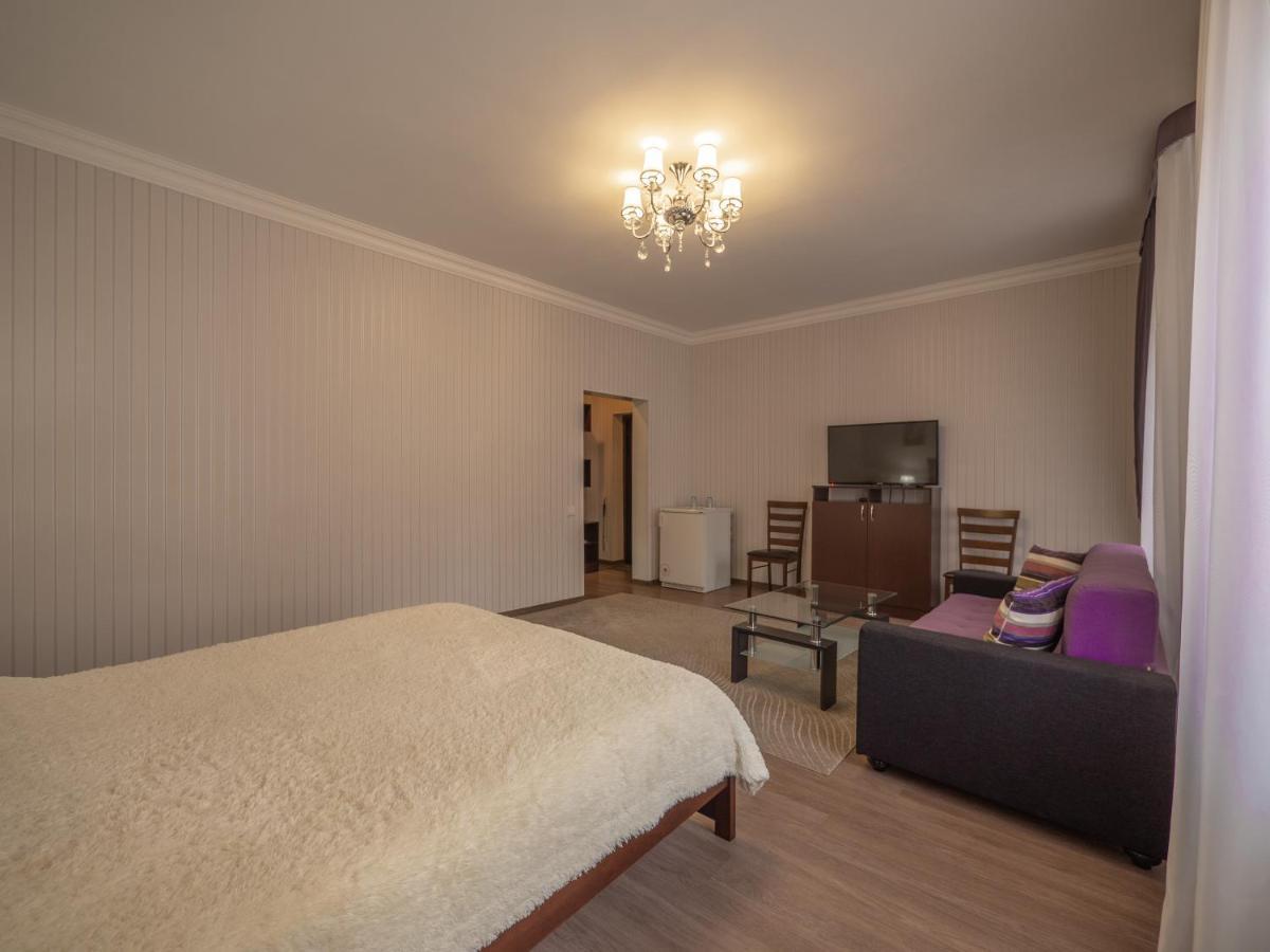Vila Bomond Hotell Edinet Exteriör bild