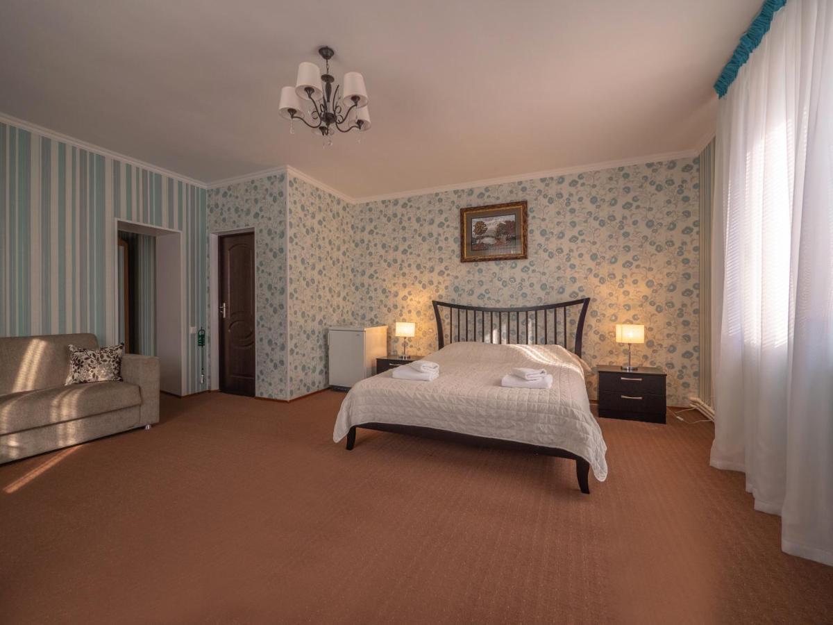 Vila Bomond Hotell Edinet Exteriör bild