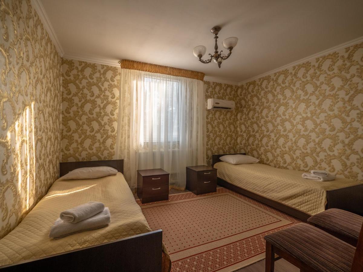Vila Bomond Hotell Edinet Exteriör bild