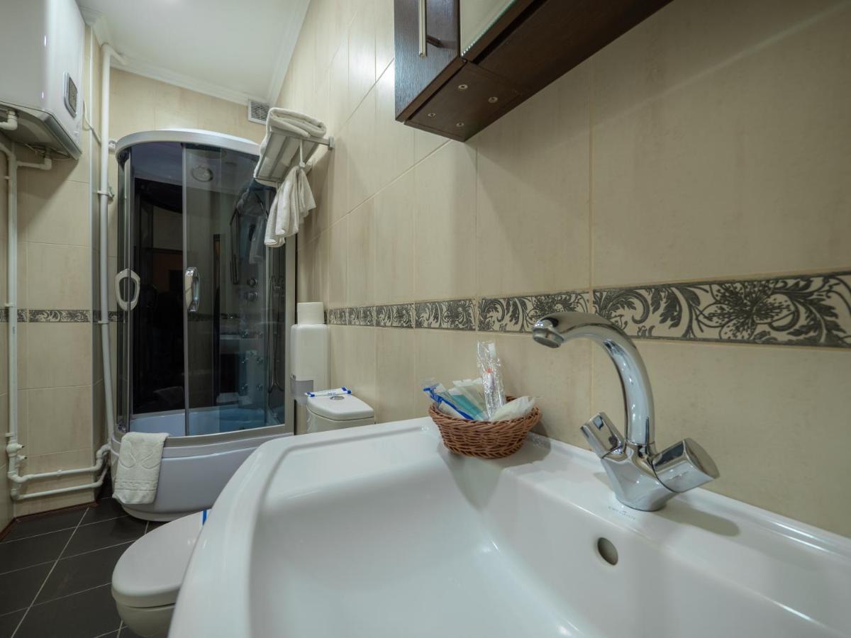Vila Bomond Hotell Edinet Exteriör bild